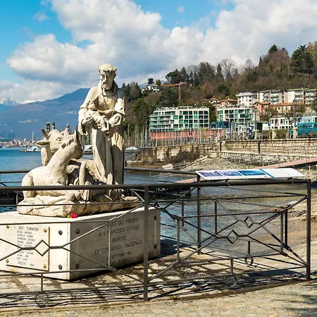 La Brezza Del Maggiore With View - Happy 라베노-몸벨로